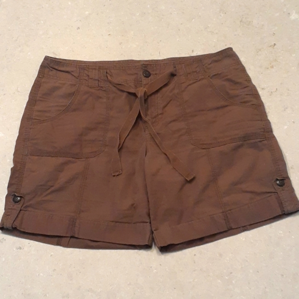 ^ IZOD brown cotton camper shorts